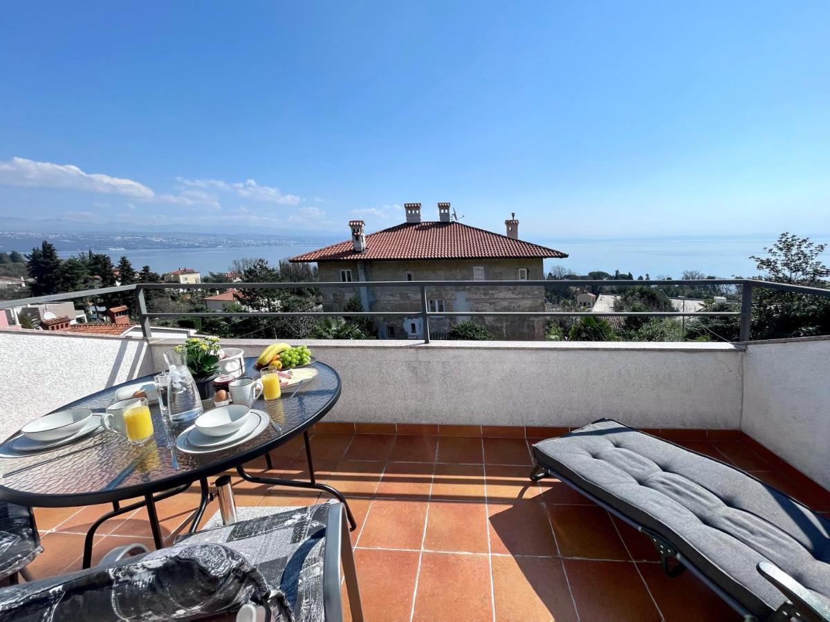 Apartment Lady Daniela Mit Meerblick In Lovran Eksteriør bilde