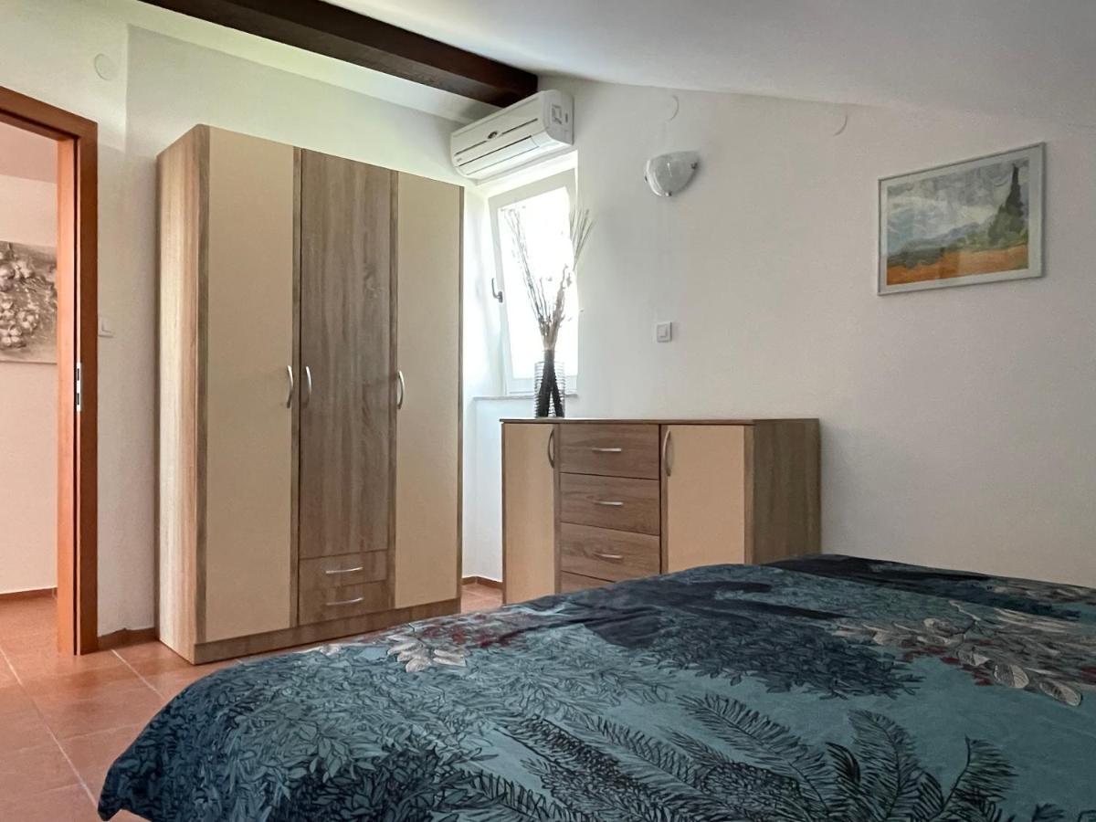 Apartment Lady Daniela Mit Meerblick In Lovran Eksteriør bilde